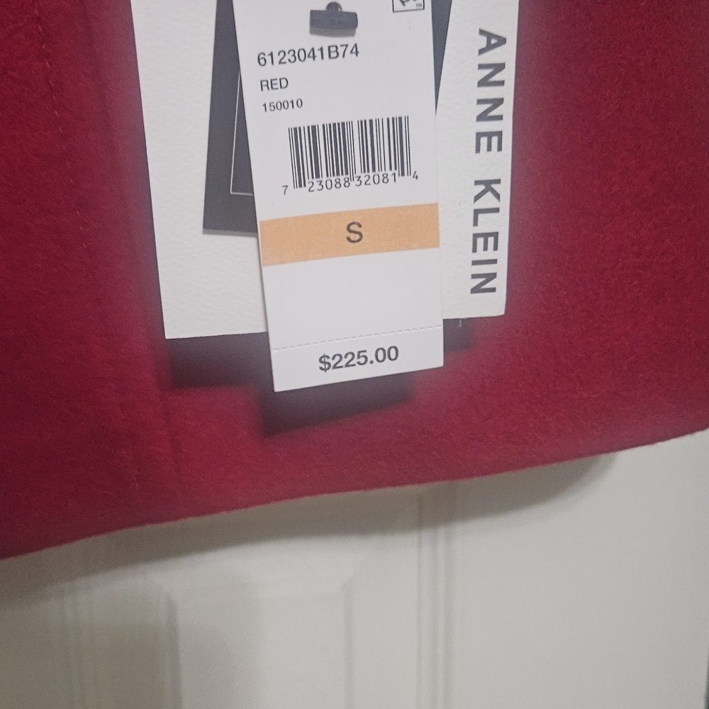 Winter coat, brand new with tags Anne Klein, beautiful rich red, has two pockets - Picture 4 of 5
